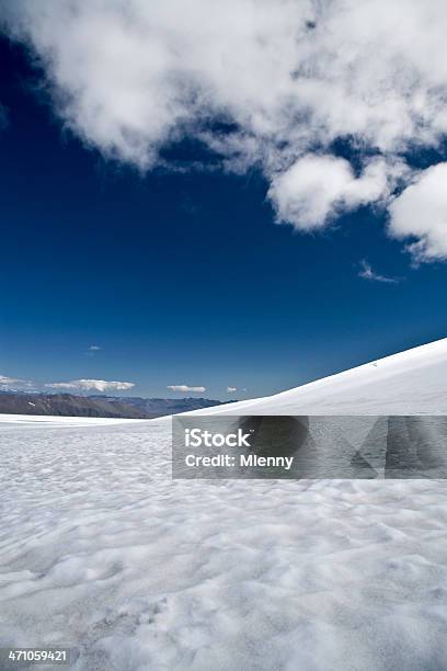 Piękny Śnieg Krajobraz - zdjęcia stockowe i więcej obrazów Bez ludzi - Bez ludzi, Błyszczący, Chmura