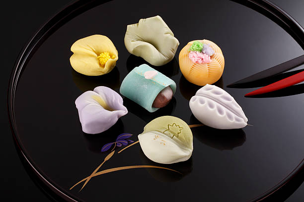 японский традиционный торт «wagashi кондитерских изделий» на чашку - eating utensil silverware four objects small group of objects стоковые фото и изображения