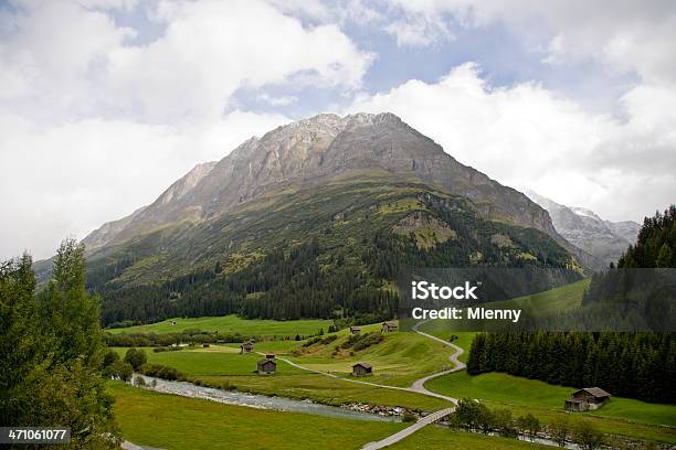 Alpes Europeos Heidiland Suiza Foto de stock y más banco de imágenes de Aire libre - Aire libre, Ajardinado, Aldea