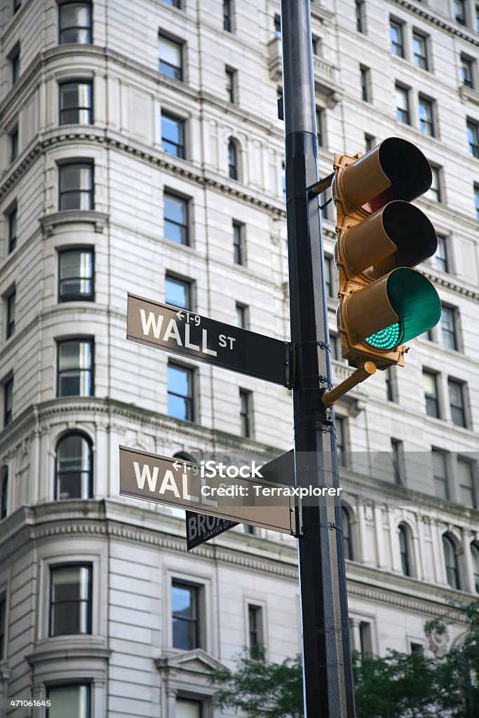 Wall Street las señales en Broadway - Foto de stock de Aire libre libre de derechos