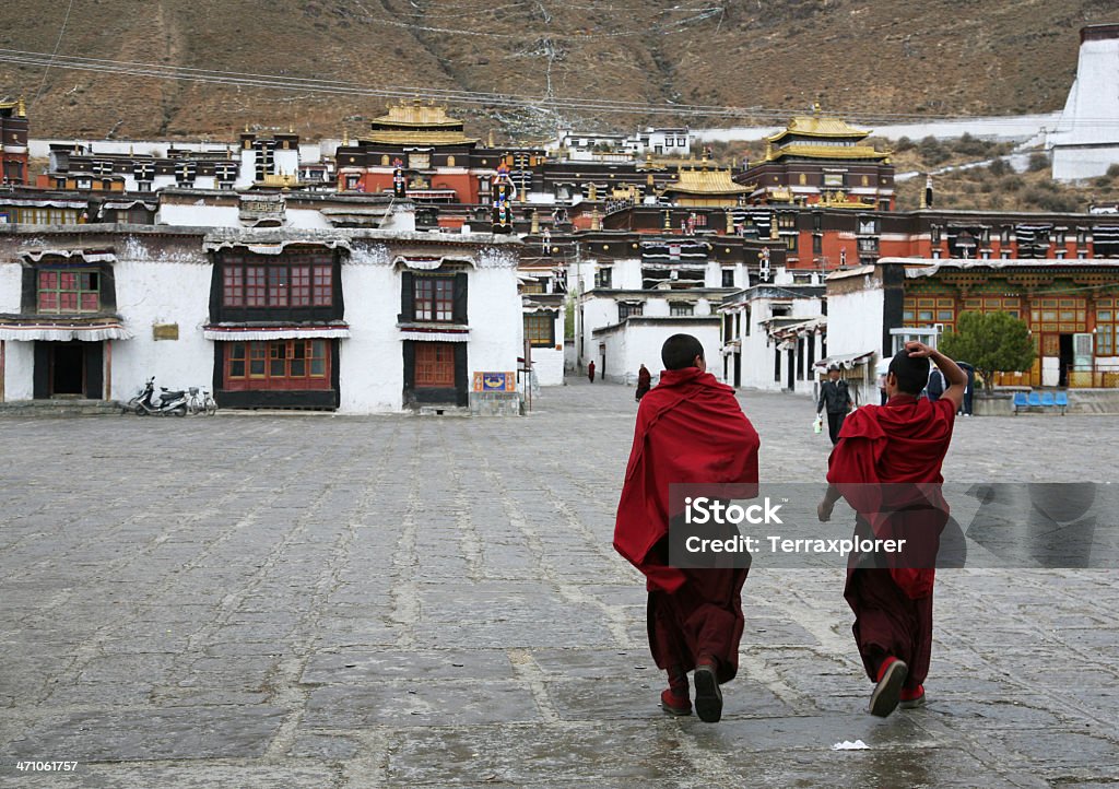 Mönche, gehen zu Fuß In Tashilhunpo-Kloster - Lizenzfrei Shigatse Stock-Foto