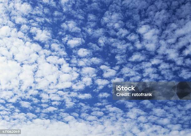 Paisaje Con Nubes Foto de stock y más banco de imágenes de Altocúmulo - Altocúmulo, Ancho, Aspiraciones