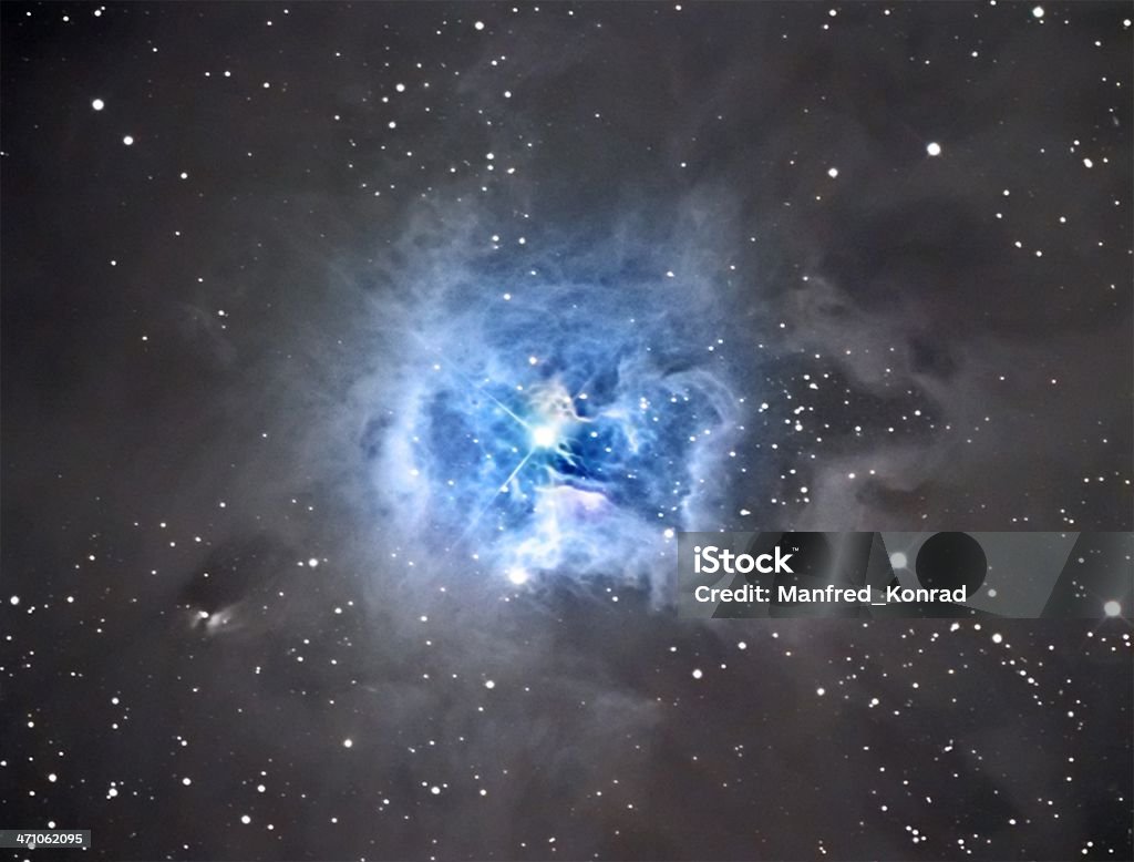Крупным планом на ирис Nebula - Стоковые фото Астрономический телескоп роялти-фри