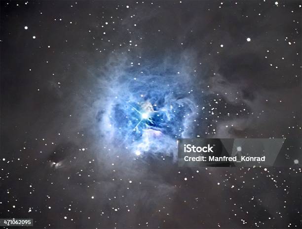Крупным Планом На Ирис Nebula — стоковые фотографии и другие картинки Астрономический телескоп - Астрономический телескоп, Астрономия, Внимательно смотреть