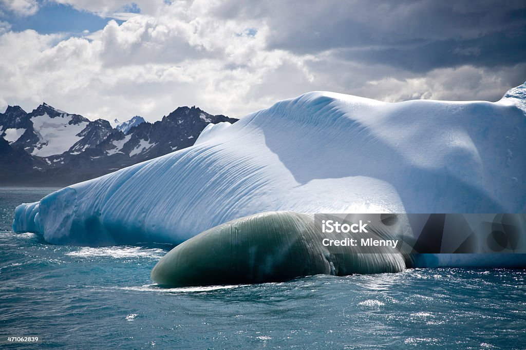 Hermoso Iceberg - Foto de stock de Agua libre de derechos