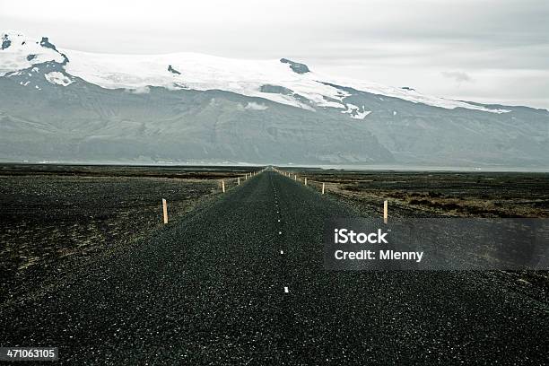 Photo libre de droit de De Nombreux Pays Road banque d'images et plus d'images libres de droit de Chemin de terre - Chemin de terre, Islande, A l'abandon