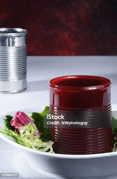 Foto de Molho De Cranberry Em Um Pode e mais fotos de stock de Lata - Recipiente - Lata - Recipiente, Oxicoco, Enlatado