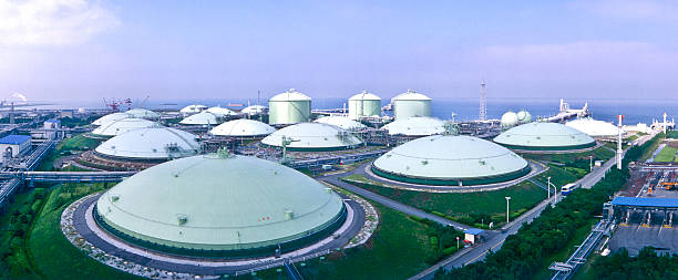 industria petrolífera. - fuel storage tank storage tank oil storage compartment fotografías e imágenes de stock