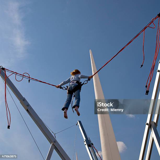 Criança No Balanço Cabo Para Bungeejumping - Fotografias de stock e mais imagens de Cabo para Bungee-Jumping - Cabo para Bungee-Jumping, 4-5 Anos, 6-7 Anos