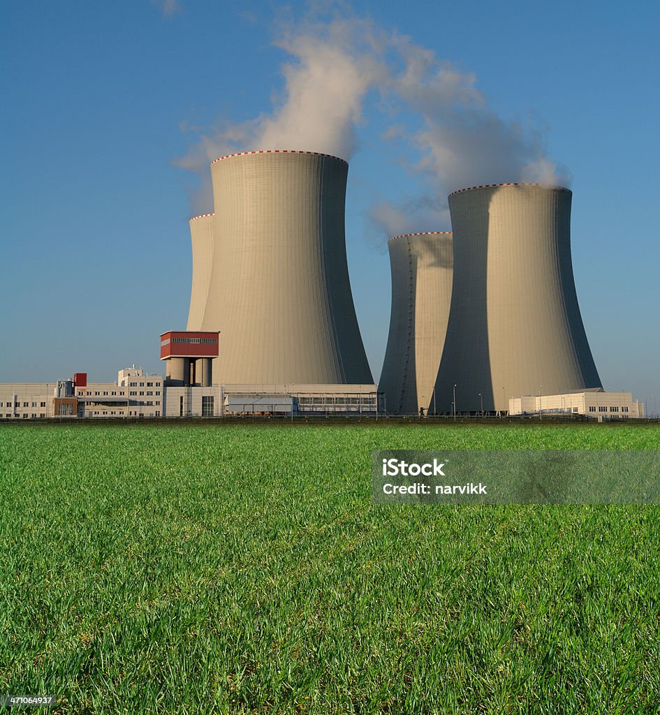 Centrale nucléaire - Photo de Atome libre de droits