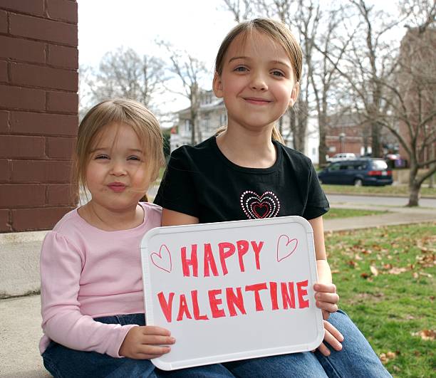 istock Girls and Valentine 471065907