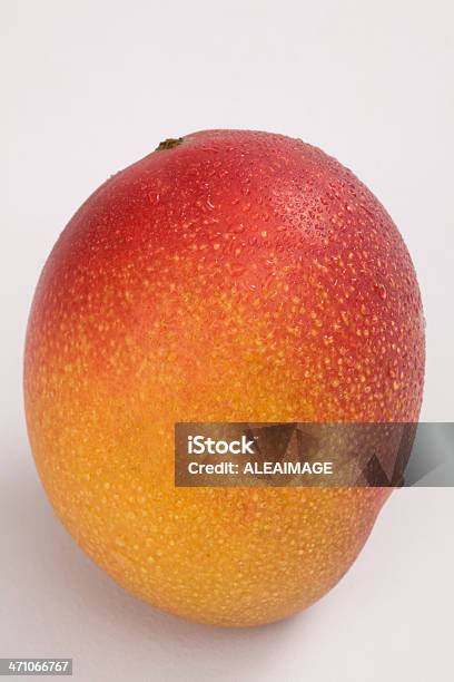 Mango Foto de stock y más banco de imágenes de Alimento - Alimento, Amarillo - Color, Clima tropical