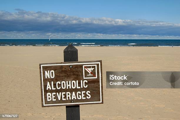 No Alcoholic Beverages Sign At Michigan Beach Stock Photo - Download Image Now - Alcohol Free, Sign, Alcohol - Drink