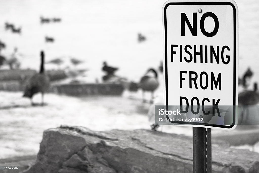 Ninguna señal de muelle de pesca - Foto de stock de Actividades recreativas libre de derechos