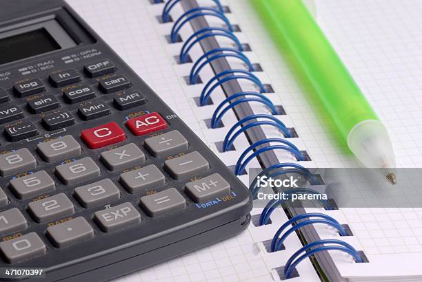Calculadora Científica - Fotografias de stock e mais imagens de Caderno de notas - Caderno de notas, Calculadora, Caneta Esferográfica