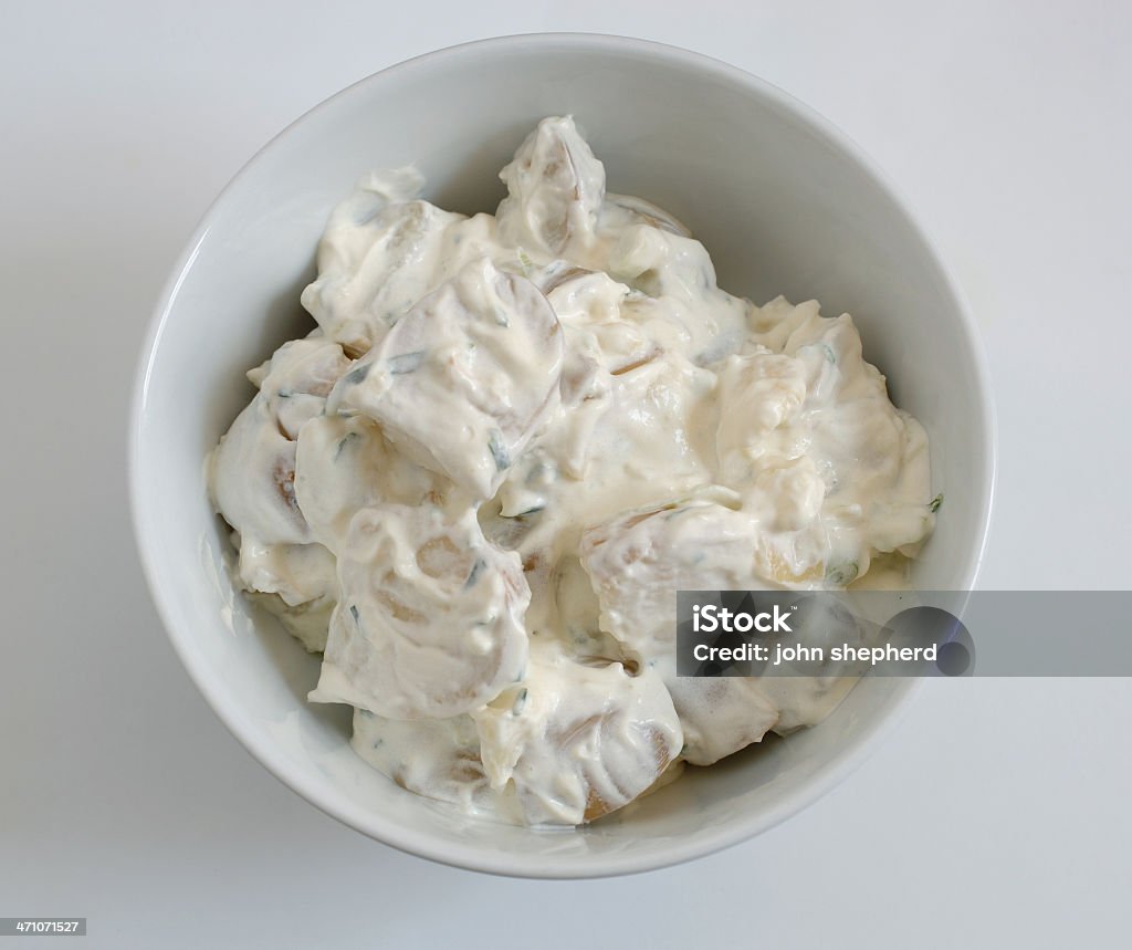 Tazón de ensalada de patata desde arriba - Foto de stock de Alimento libre de derechos