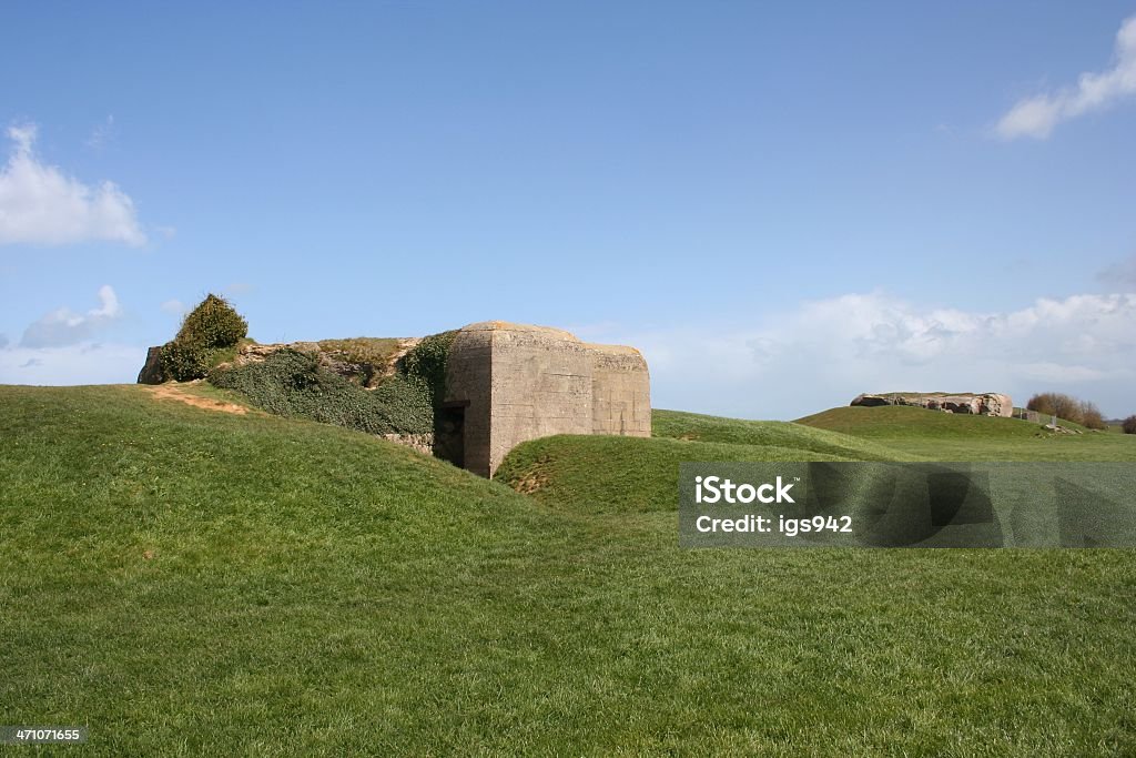 Bunkers alemães na costa da Normandia - Foto de stock de 1944 royalty-free
