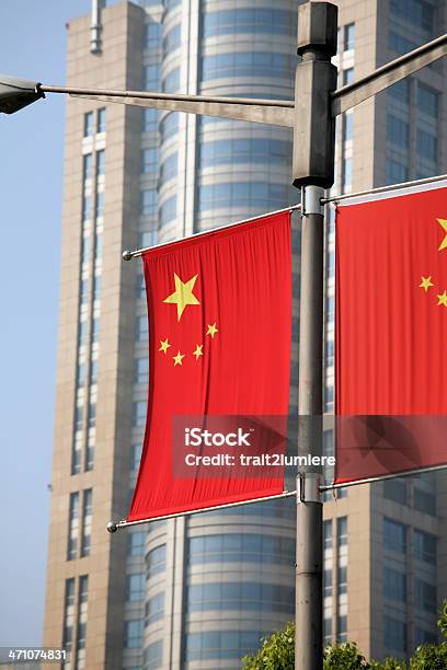 Chinesische Flagge Nahe Dem Platz Des Volkes In Shanghai China Stockfoto und mehr Bilder von Flagge