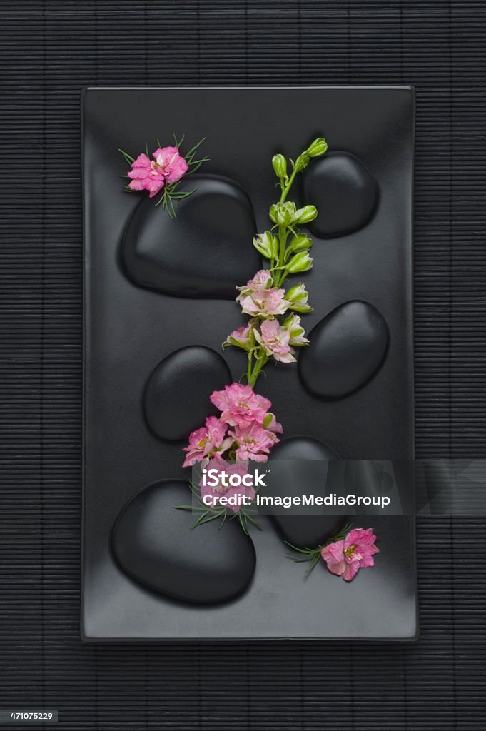 Rocas y flores - Foto de stock de Asia libre de derechos