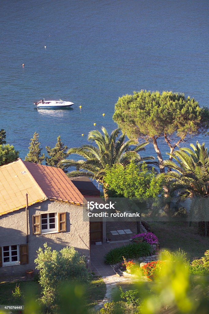 Italia, Cottage at the seaside - 免版稅Pinaceae圖庫照片