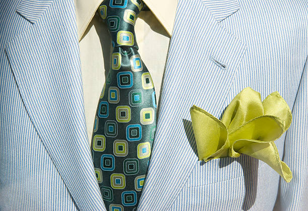 黄色ポケットスクエア夏の合わせたビジネスマンのクローズアップ - necktie close up suit lapel ストックフォトと画像