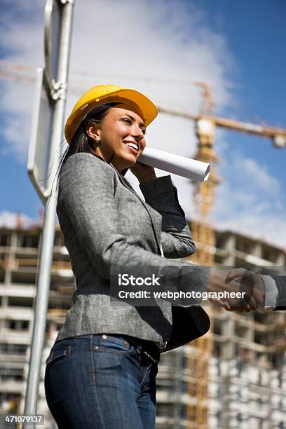 Construção De Negociação - Fotografias de stock e mais imagens de 30-39 Anos - 30-39 Anos, Abanar, Acordo