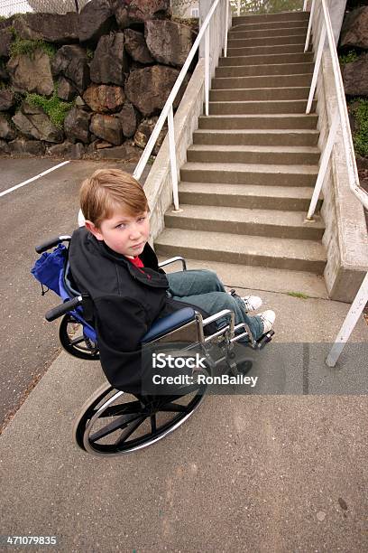 Cadeira De Rodas Inaccessable Stairs - Fotografias de stock e mais imagens de Cadeira de Rodas - Cadeira de Rodas, Escadaria, Acessibilidade