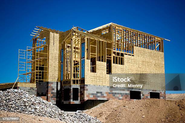 Foto de Construção De Nova Casa e mais fotos de stock de Armação de Construção - Armação de Construção, Arquitetura, Atividade