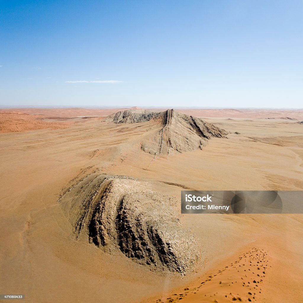 Красивый камень в пустыне Горы намибийский (вид сверху - Стоковые фото Namibian Desert роялти-фри