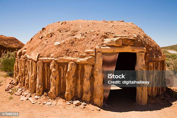 Indian Capanna Di Fango - Fotografie stock e altre immagini di Ambientazione esterna - Ambientazione esterna, Architettura, Blu