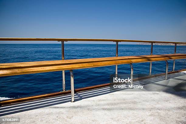 Foto de Banco No Barco À Vela e mais fotos de stock de Assento - Assento, Assento de veículo, Atividade Recreativa