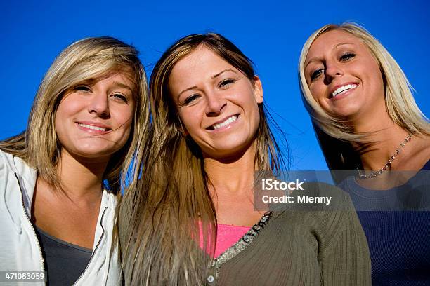 Photo libre de droit de Joyeuse Filles banque d'images et plus d'images libres de droit de Adolescent - Adolescent, Dentition humaine, Jeune adulte