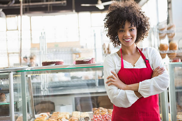 istock Pretty employee posing with arms crossed 471083188