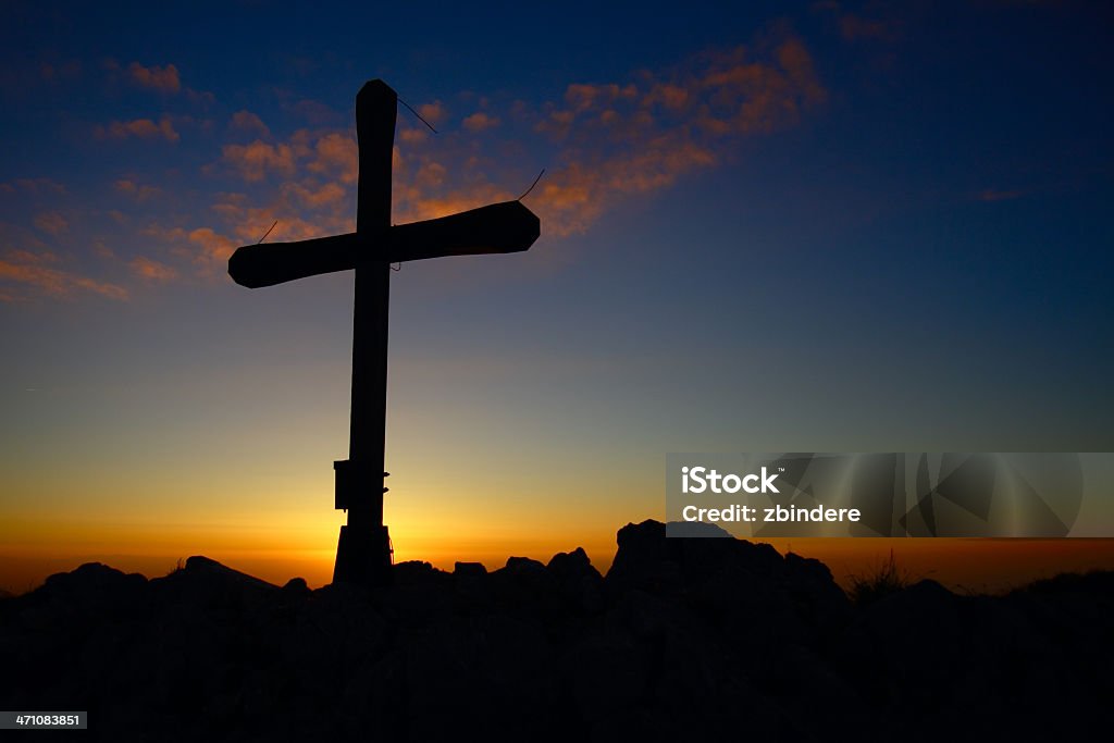 Cruce en las montañas - Foto de stock de Cruz - Forma libre de derechos