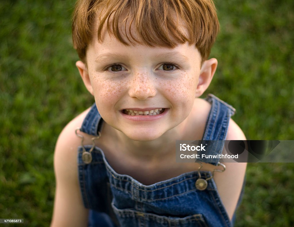 Boy agricultor con preocupado expresión - Foto de stock de 4-5 años libre de derechos