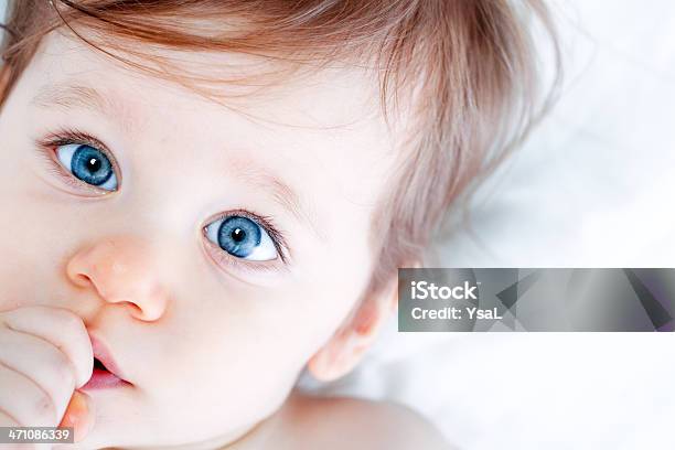 Foto de Rosto De Bebê Em Closeup e mais fotos de stock de 12-17 meses - 12-17 meses, Bebê, Bebês Meninas