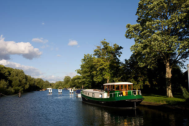 istock Houseboat on The Thames 471086717