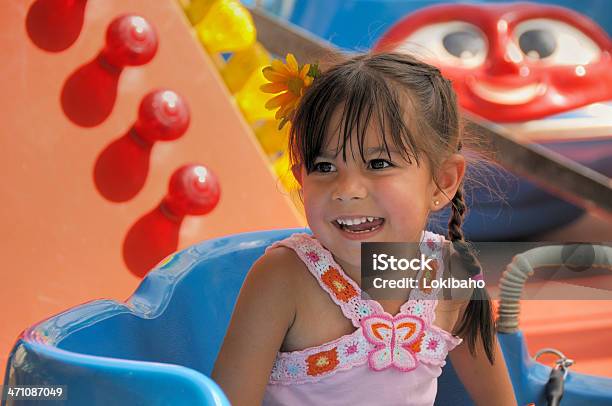 Kinder Kind Auf Einem Karneval Ride Stockfoto und mehr Bilder von Bewegung - Bewegung, Bunt - Farbton, Fahrgeschäft