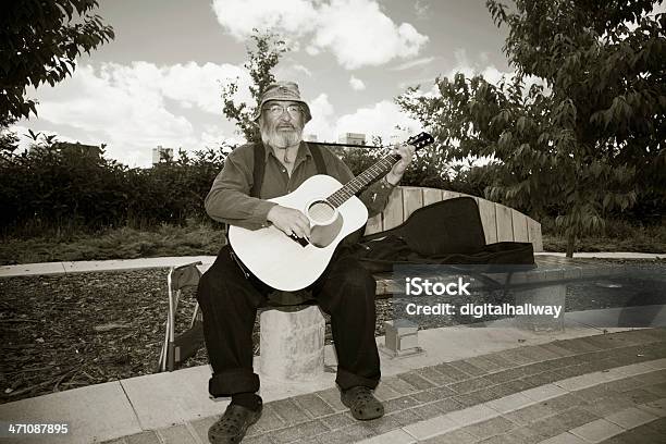 Busker Músico Foto de stock y más banco de imágenes de Abstracto - Abstracto, Adulto, Aire libre