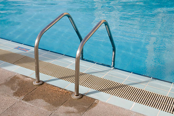 istock Swimming pool entrance 471088159