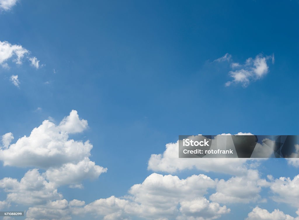 Paisagem com nuvens (Imagem Tamanho XXL - Royalty-free Ao Ar Livre Foto de stock