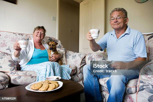 Emerytura Toast - zdjęcia stockowe i więcej obrazów 60-69 lat - 60-69 lat, 65-69 lat, 70-79 lat