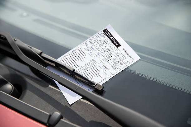 boleto de estacionamiento en automóvil - multa de aparcamiento fotos fotografías e imágenes de stock
