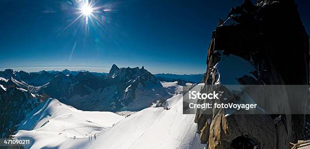 Foto de Alpine Cimeira Sunburst e mais fotos de stock de Aiguille de Midi - Aiguille de Midi, Alpes europeus, Alta-Savoie