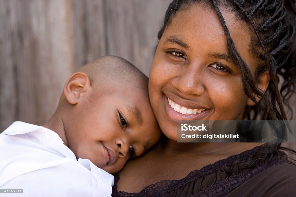 Adolescente mamma - Foto stock royalty-free di Gravidanza precoce