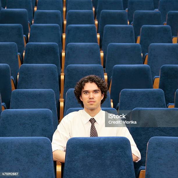 Solitario Foto de stock y más banco de imágenes de Adulto - Adulto, Adulto joven, Aprender