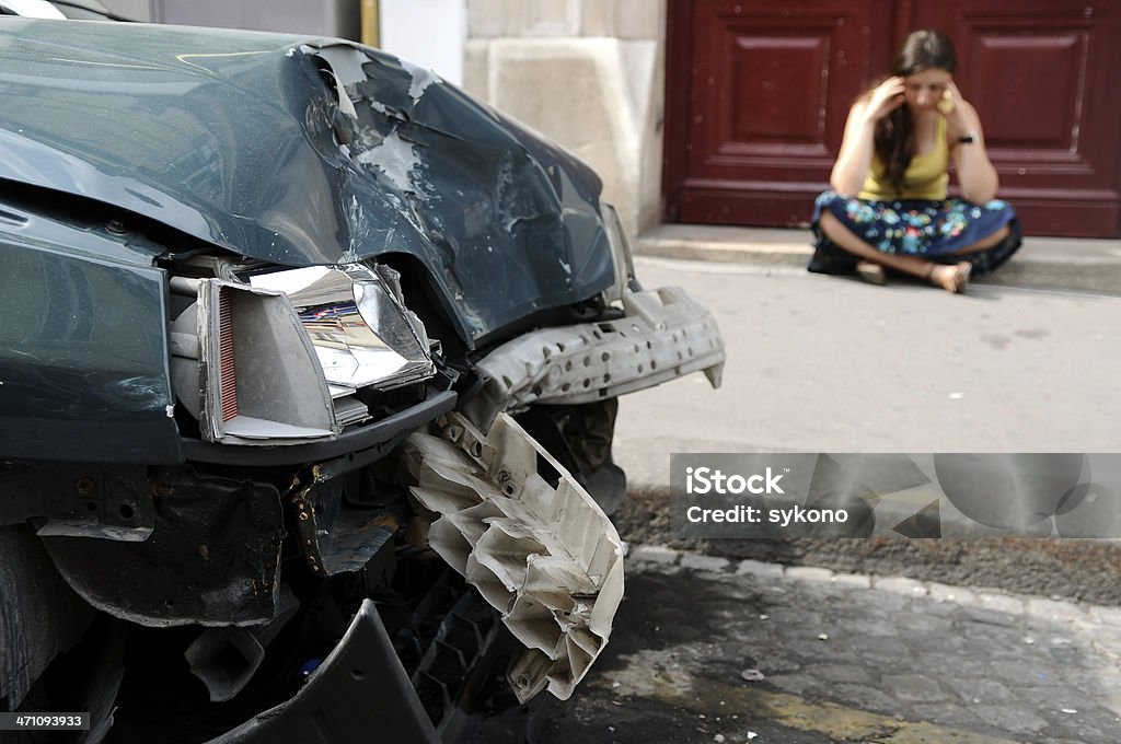 Accidente accidente de coche y - Foto de stock de Coche libre de derechos