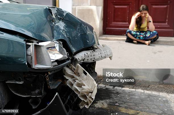 Accidente Accidente De Coche Y Foto de stock y más banco de imágenes de Coche - Coche, Fractura, Llorar