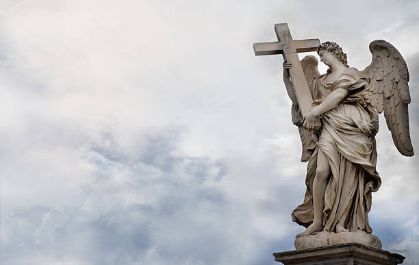 istock Angel with the Cross 471093985