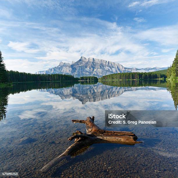 Два Джек Озеро — стоковые фотографии и другие картинки Two Jack Lake - Two Jack Lake, Альберта, Банф